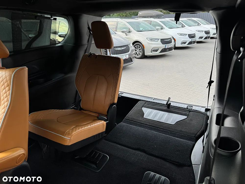 Chrysler Pacifica - 17