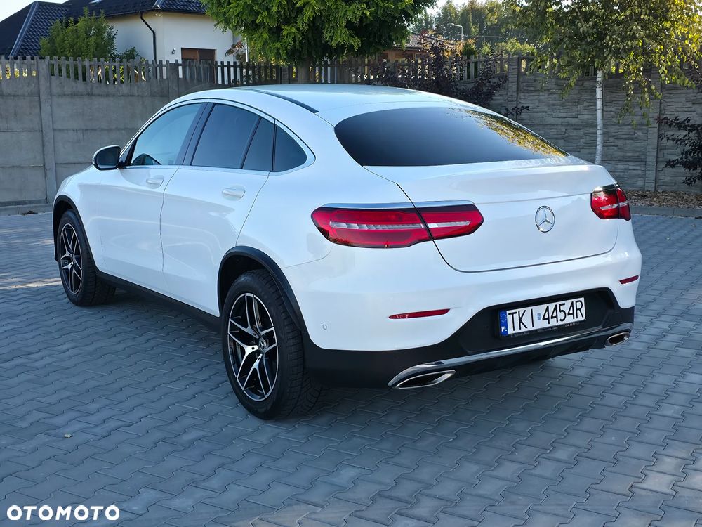 2019 Mercedes-Benz GLC 250 4-Matic, photograph 2