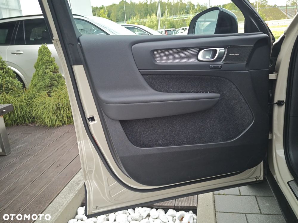 Volvo XC 40 B3 Plus Dark - 11