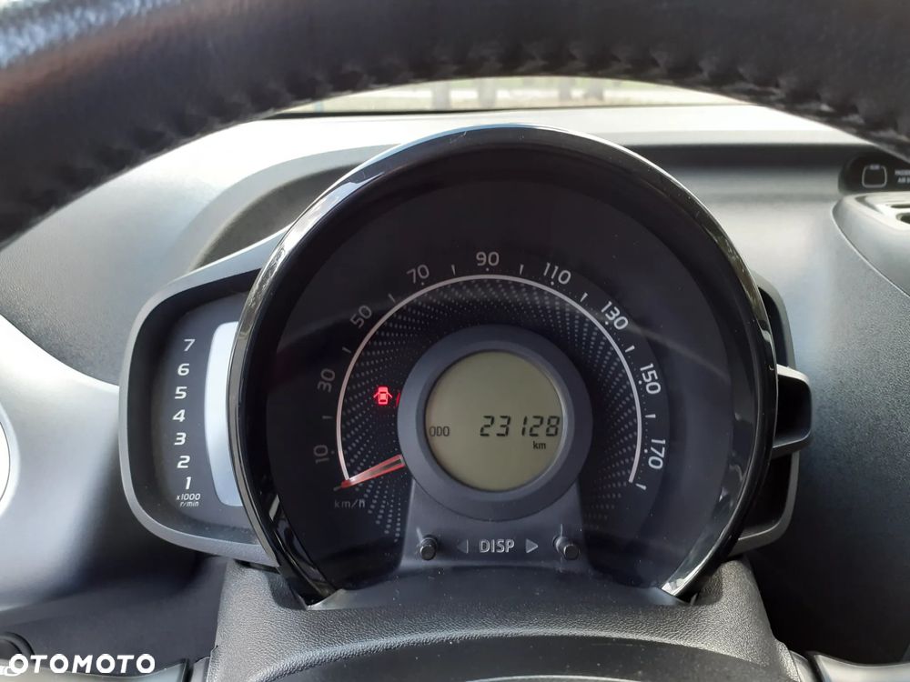Toyota Aygo x-play connect - 11