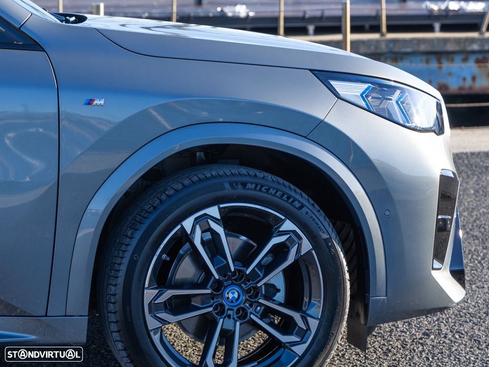 BMW iX2 eDrive20 Pack Desportivo M - 11