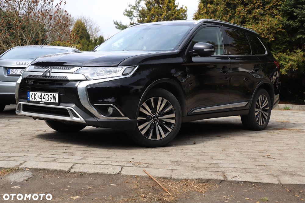 Mitsubishi Outlander - 2