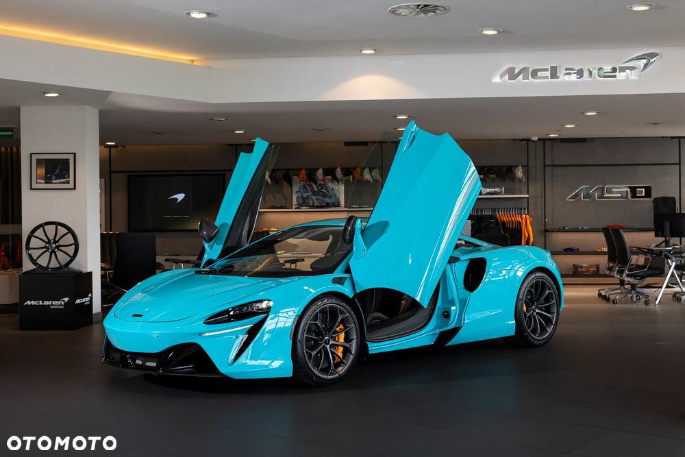 McLaren Artura - 1