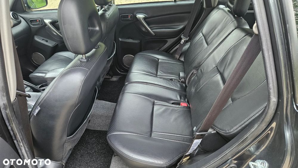 Toyota RAV4 D-4D 4x4 - 17