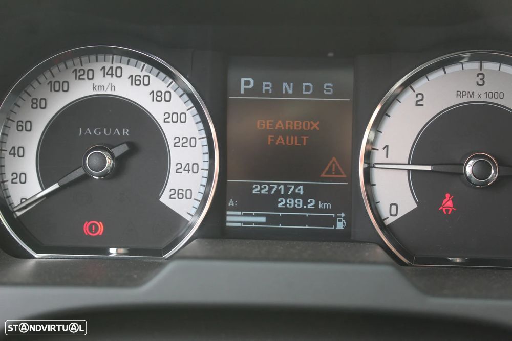 Jaguar XF 2.7 V6 Luxury - 9