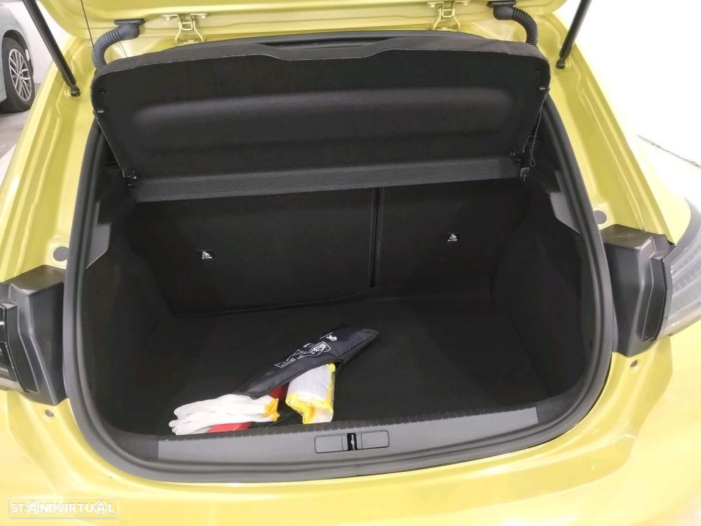 Peugeot 208 1.2 Hybrid GT e-DCS6 - 9