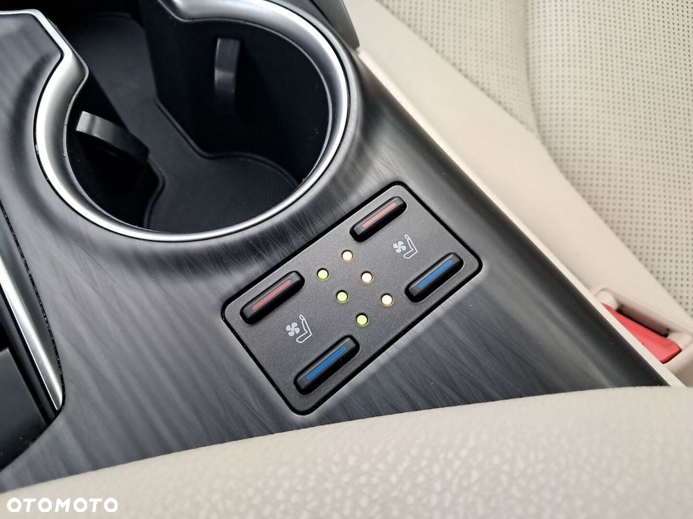 Toyota Camry 2.5 Hybrid Executive CVT - 15