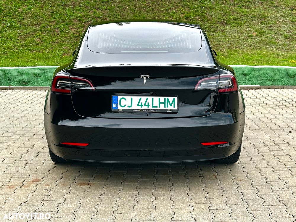 Tesla Model 3 - 10