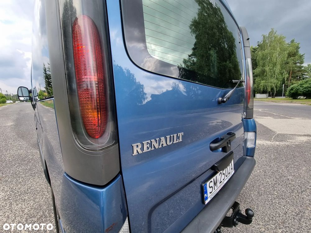 Renault Trafic Passenger - 9