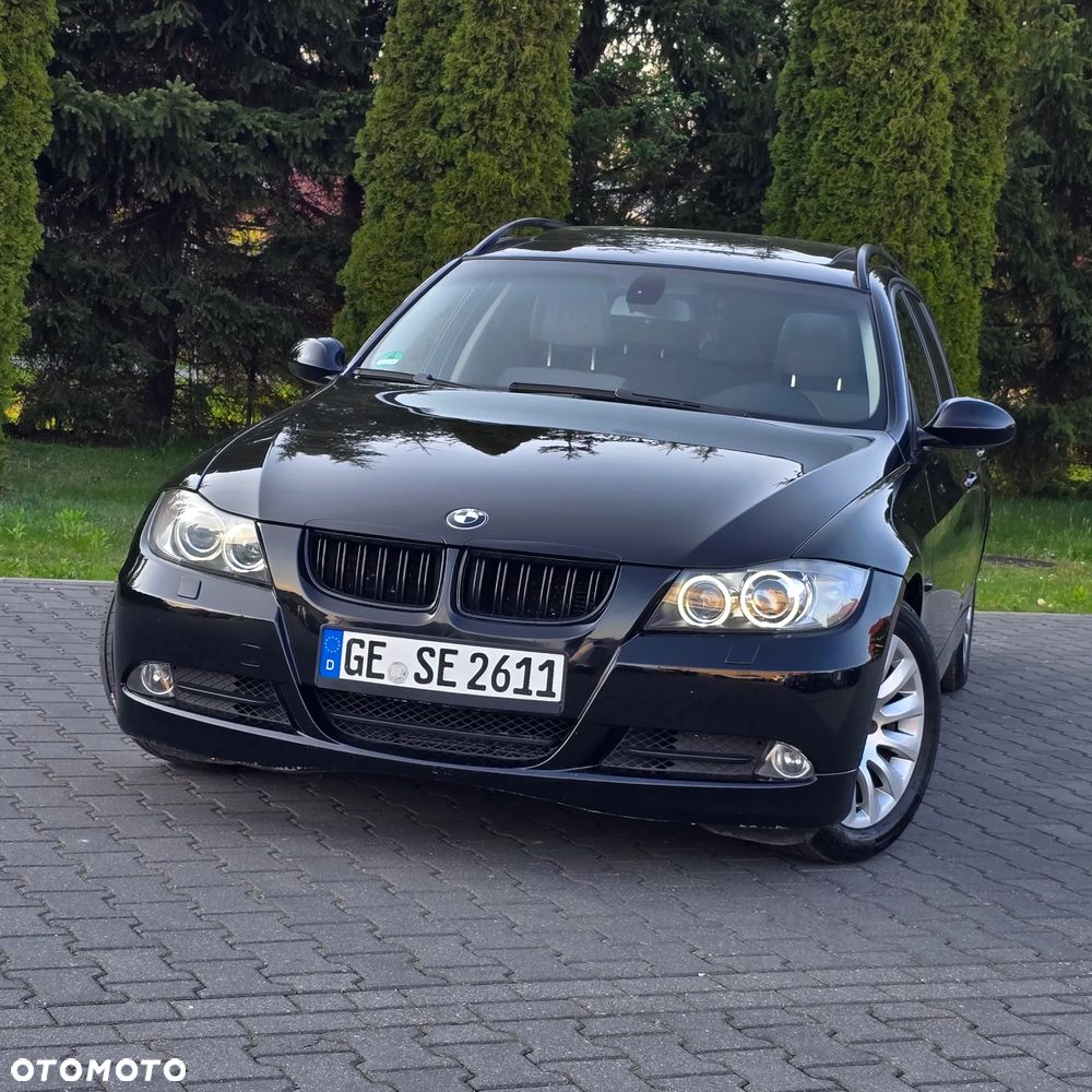BMW Seria 3 320i Touring - 1
