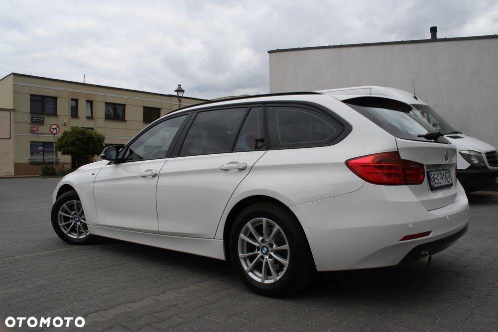 BMW Seria 3 318d Sport Line - 12