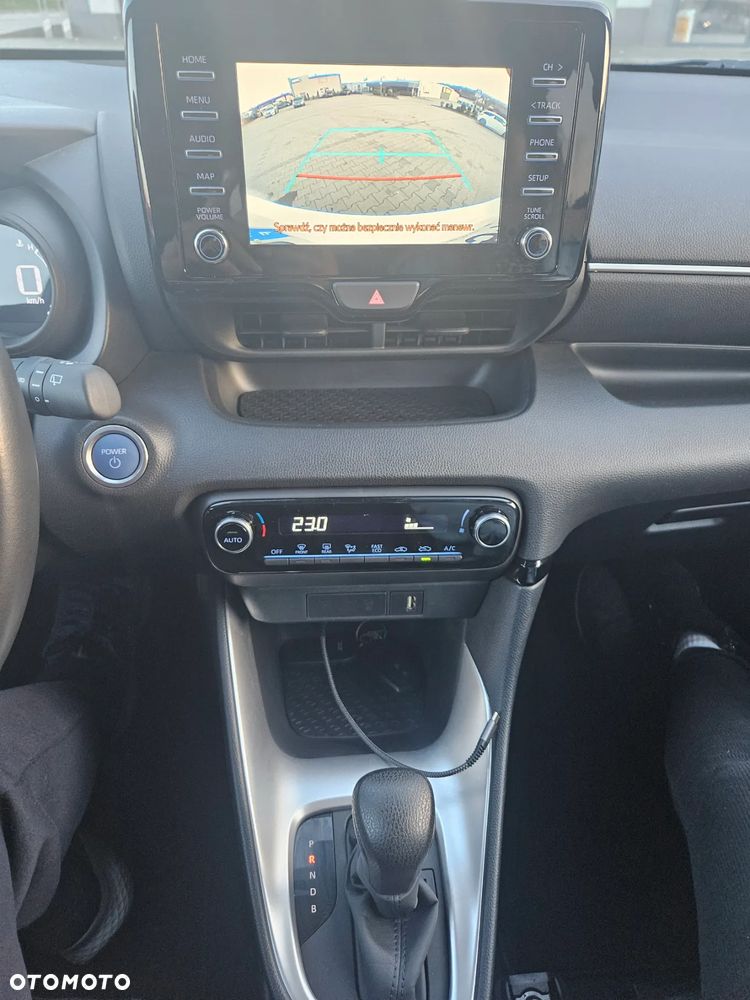 Toyota Yaris Hybrid 100 Dynamic - 11