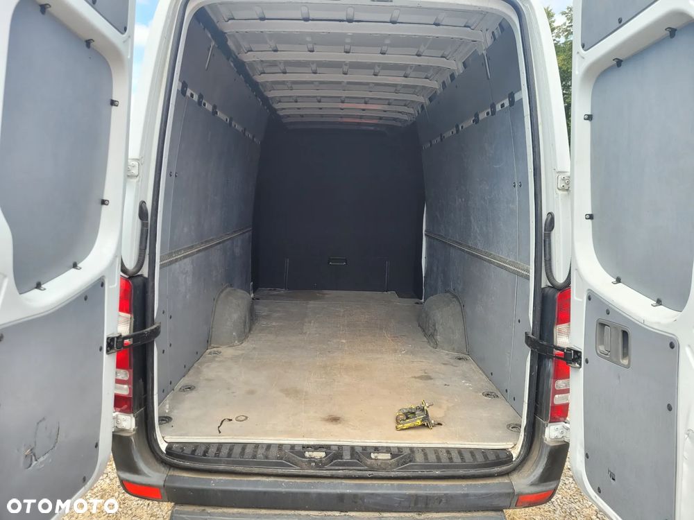 Mercedes-Benz Sprinter - 14