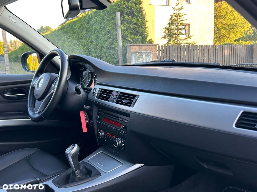 BMW Seria 3 318d DPF Edition Exclusive - 33