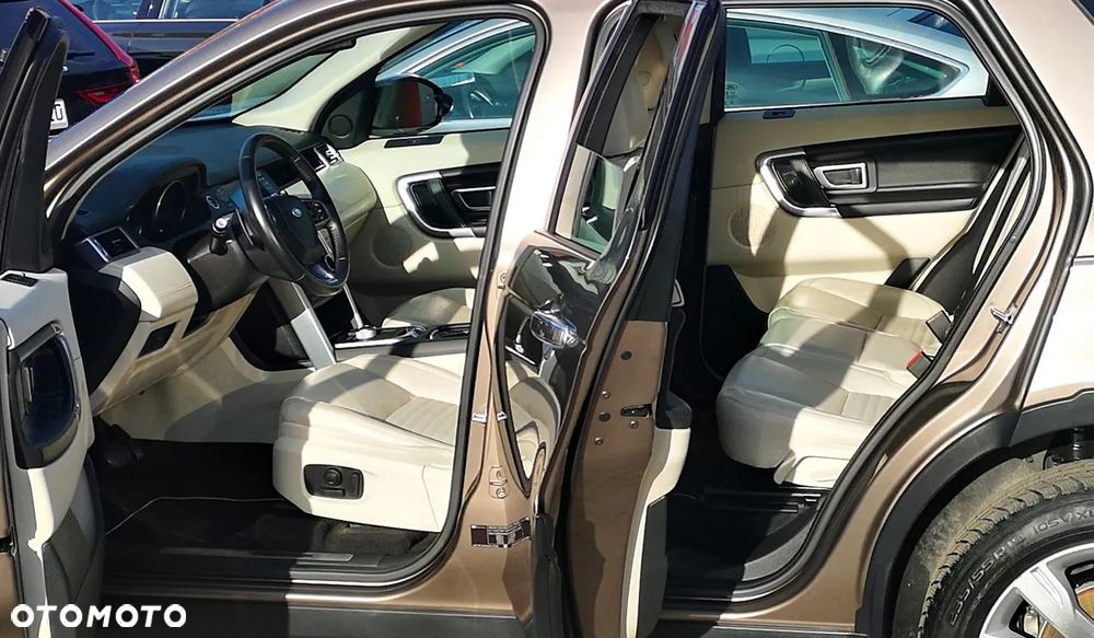 Land Rover Discovery Sport TD4 HSE Luxury - 25
