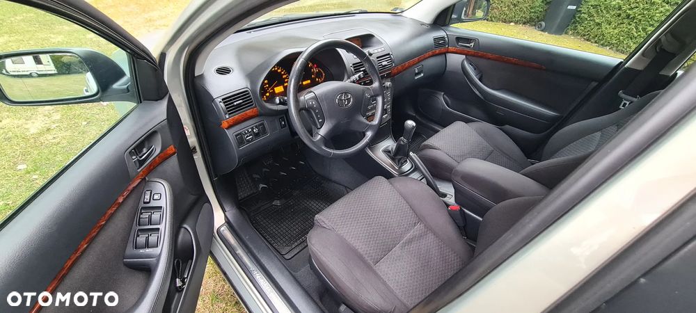Toyota Avensis 1.8 VVT-i Executive - 18