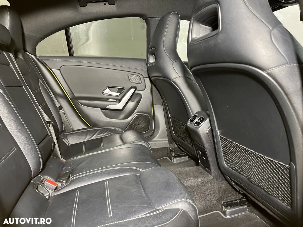 Mercedes-Benz CLA 180 - 30
