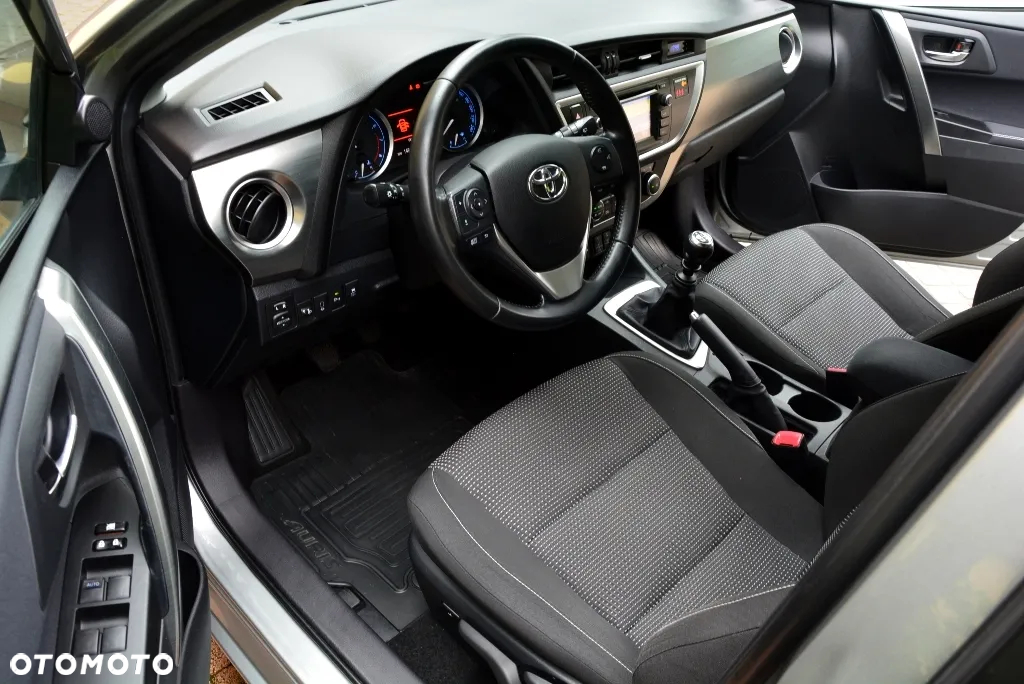 Toyota Auris 1.6 Premium Comfort - 16