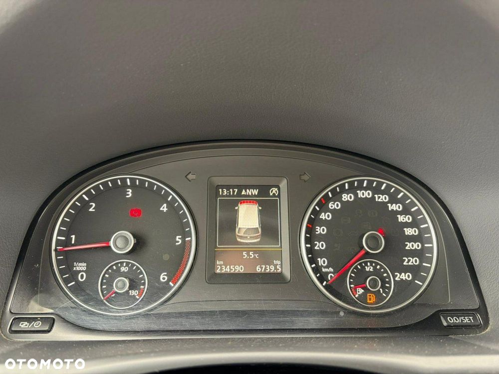 Volkswagen Touran - 12