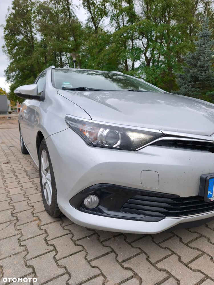 Toyota Auris 1.6 D-4D Premium - 1