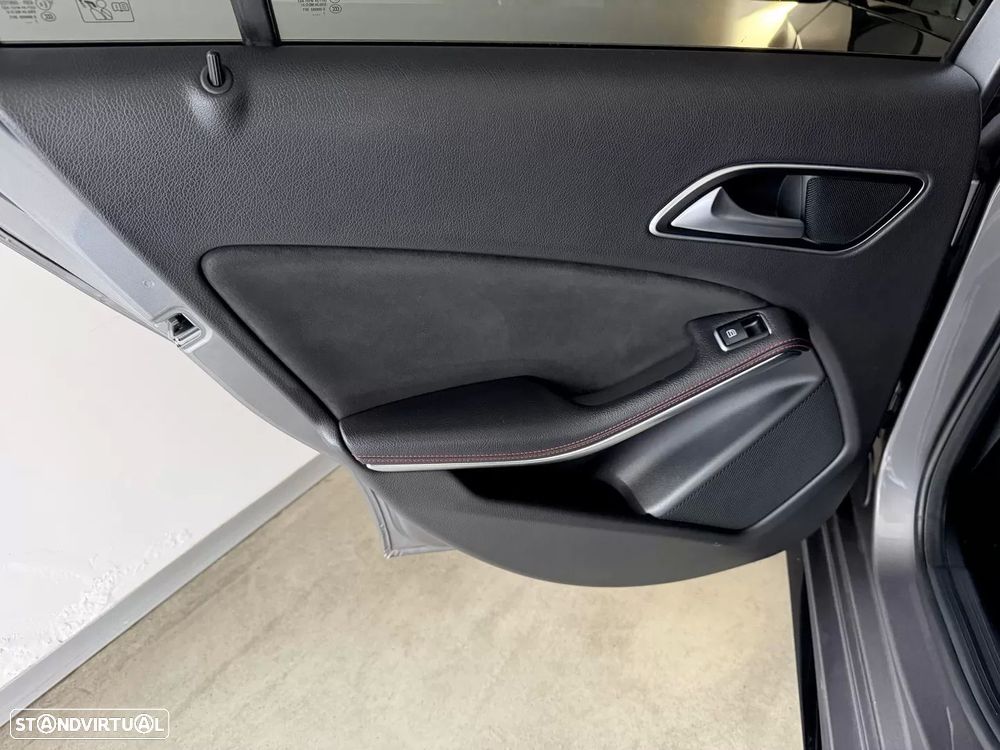 Mercedes-Benz A 180 d AMG Line - 41