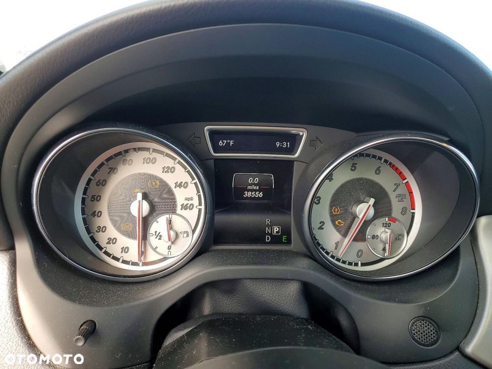 Mercedes-Benz CLA 250 4Matic 7G-DCT Orange Art Edition - 11