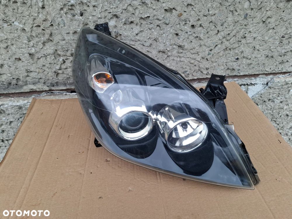 LAMPA PRZEDNIA PRAWA OPEL VECTRA C LIFT 05/08r - 2