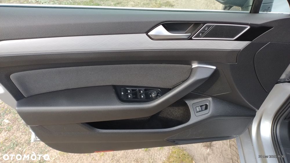 Volkswagen Passat 2.0 TDI Elegance DSG - 18