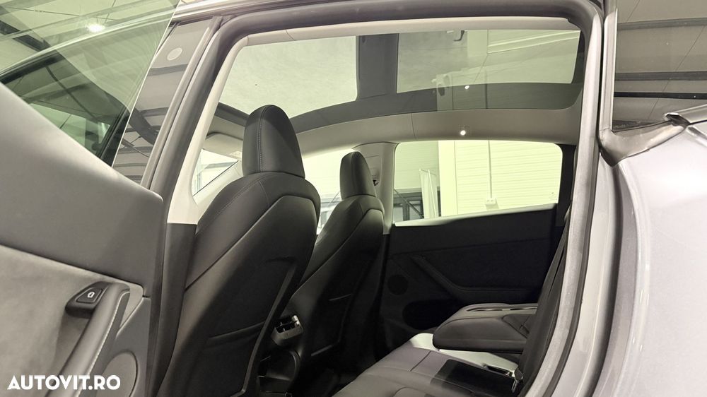 Tesla Model Y Performance Dual Motor AWD - 28