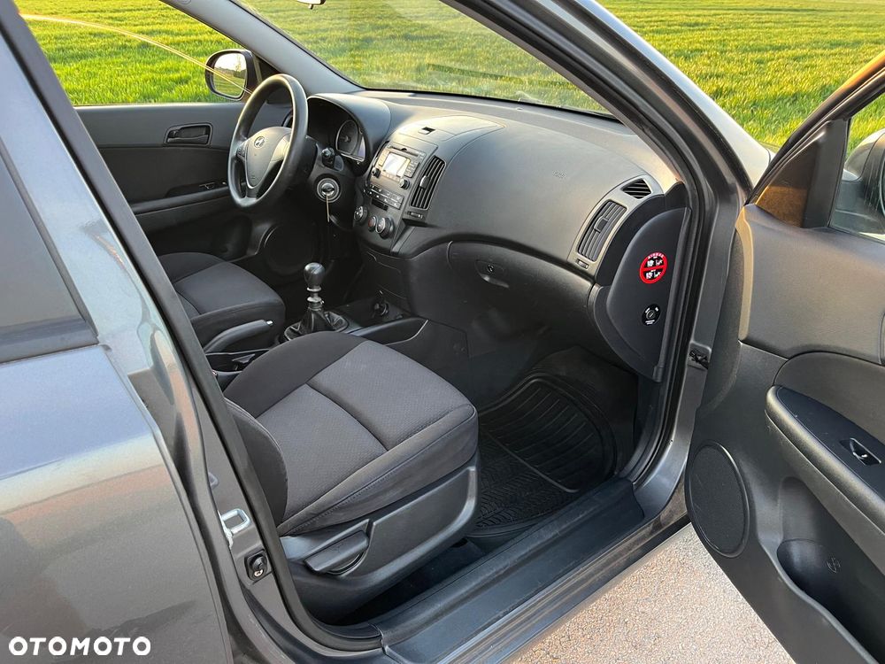 Hyundai i30 1.4 Base + - 22
