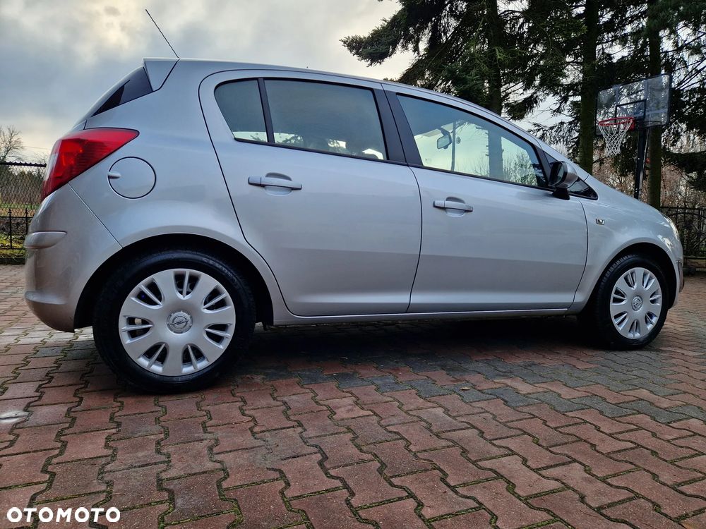 Opel Corsa 1.4 16V Cosmo - 9