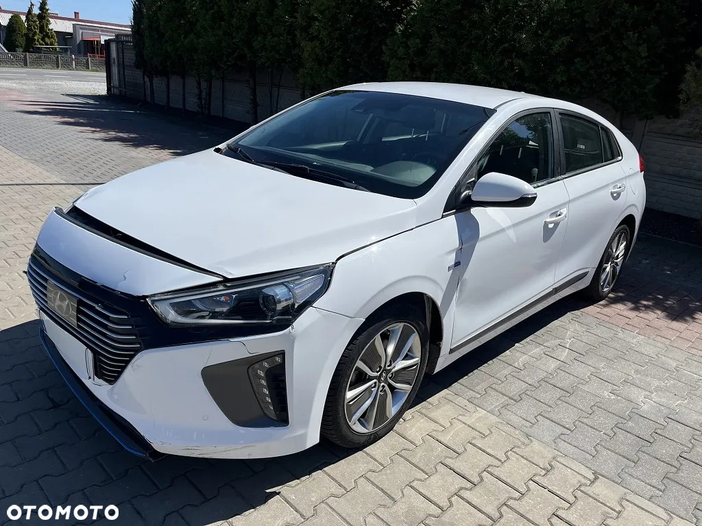 Hyundai IONIQ - 3