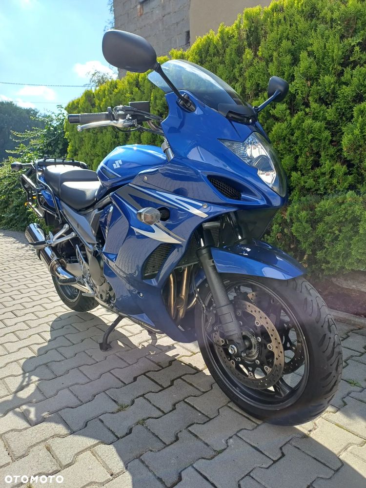 Suzuki GSX - 2