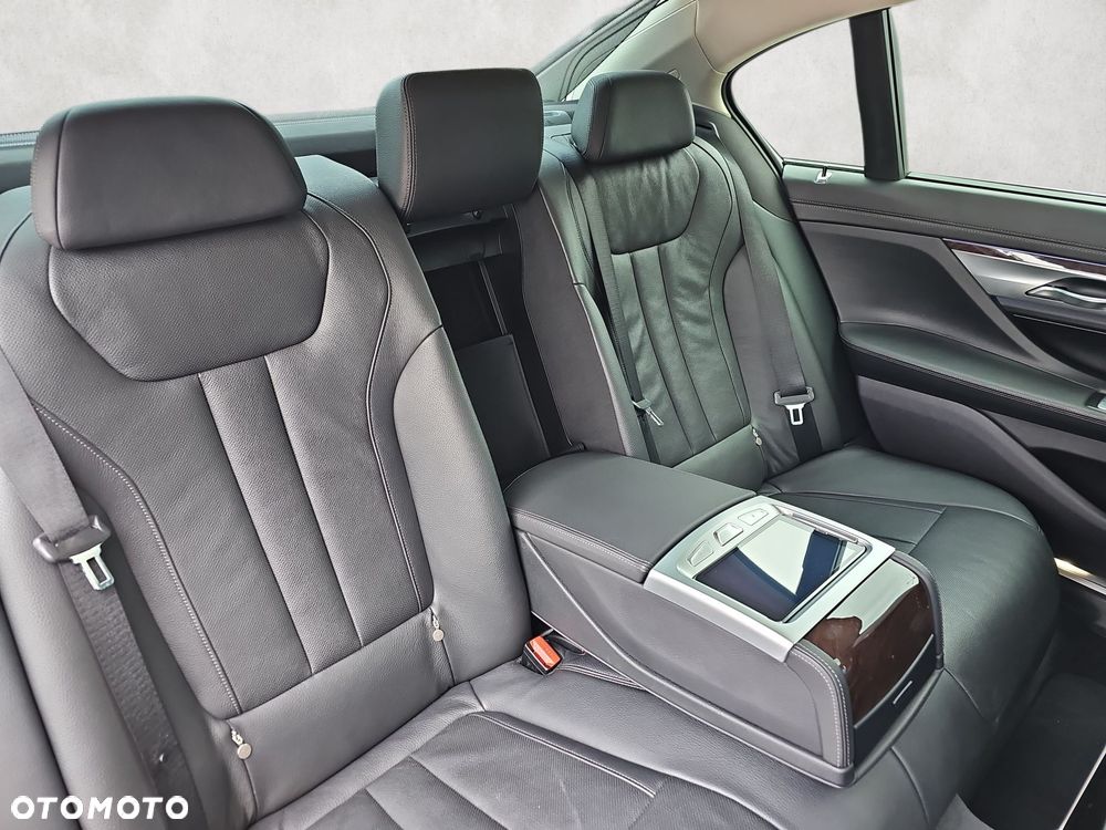 BMW Seria 7 - 21