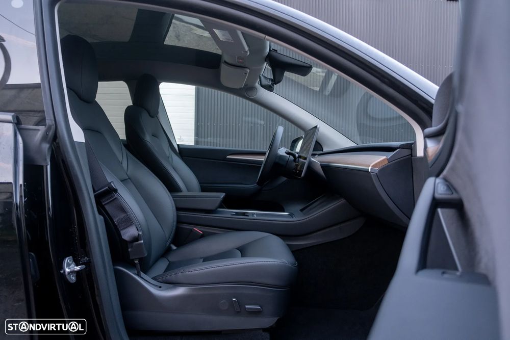 Tesla Model Y Long Range Dual Motor AWD - 34