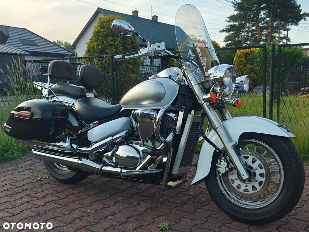 Suzuki Intruder - 1