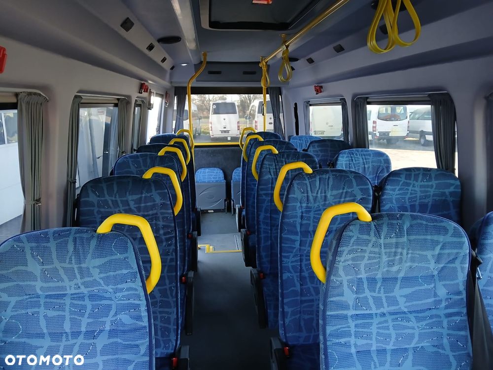 Mercedes-Benz 519 - 10