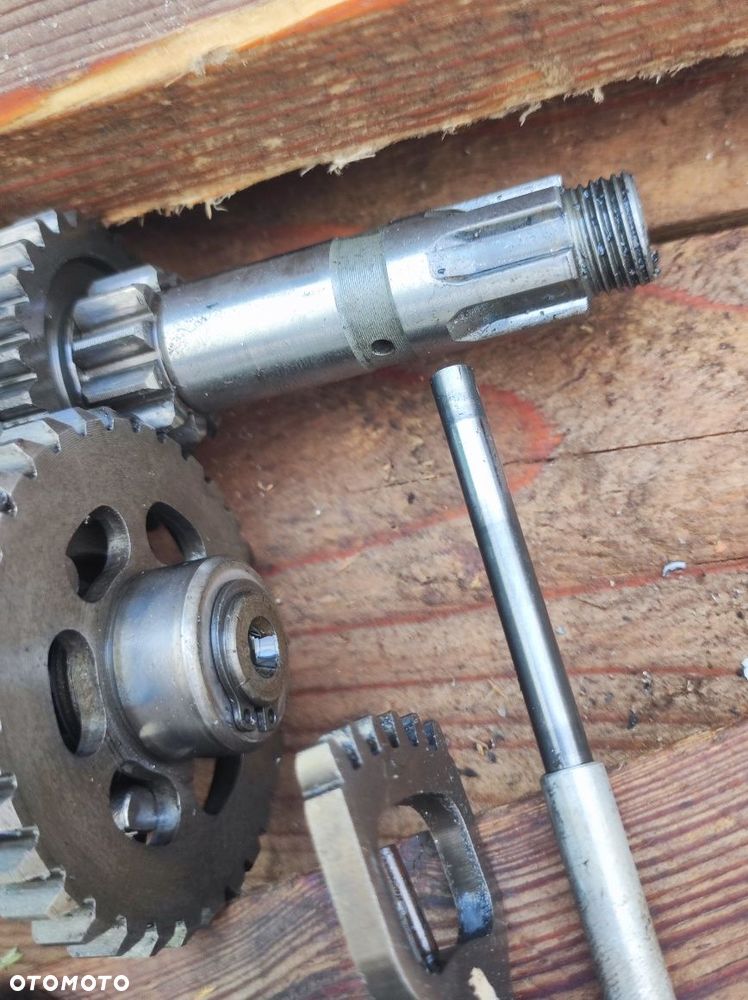 Skrzynia biegów Suzuki GN 125 DR 125 GZ 125 komplet wałki bęben wodziki OEM - 6
