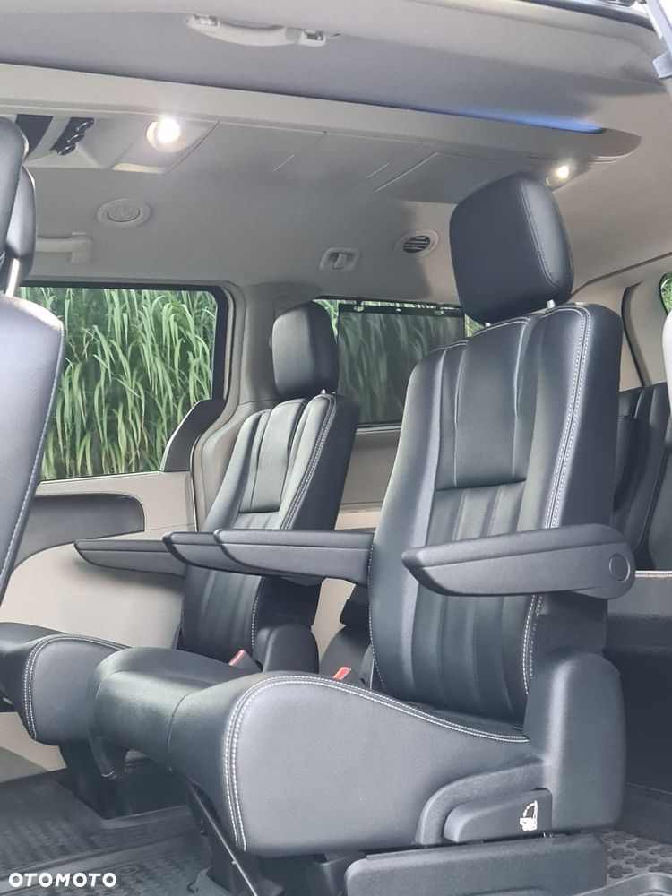 Chrysler Town & Country 3.6 Touring - 16