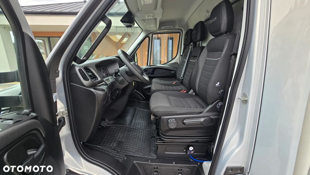 Iveco ❗️❗️DAILY 3.0 180KM 50C18 ❗️❗️ZABUDOWA IGLOOCAR 10 PALET / MROŹNIA -32 +32 / AGREGAT THERMOKING V300 MAX / AUTOMAT HI-MATIC / LAKIER METALIC / NAWIGACJA / TEMPOMAT ADAPTACYJNY / PODUSZKI PNEUMATYCZNE / GRUBA ŚCIANKA / WERSJA WZMOCNIONA / SALON POLSKA / FULL LED / MAKSYMALNA DOSTĘPNA OPCJA WYPOSAŻENIA❗❗ STAN - JAK NOWY ❗️ - 35