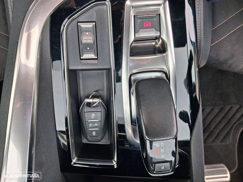 Peugeot 3008 1.6 Hybrid GT Pack e-EAT8 - 26