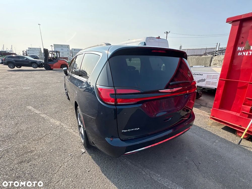 Chrysler Pacifica - 8
