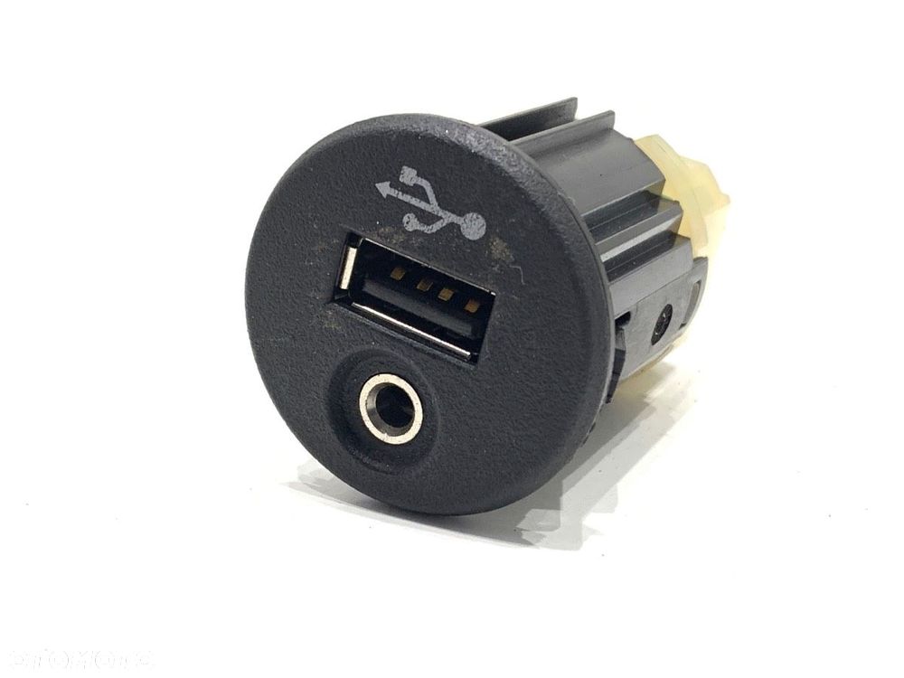 GNIAZDO USB  NISSAN JUKE (F15) 2010 - 2022 1.5 dCi 81 kW [110 KM] olej napędowy 2010 - 2022 - 1