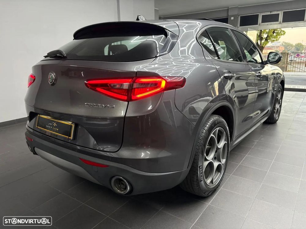 Alfa Romeo Stelvio - 5