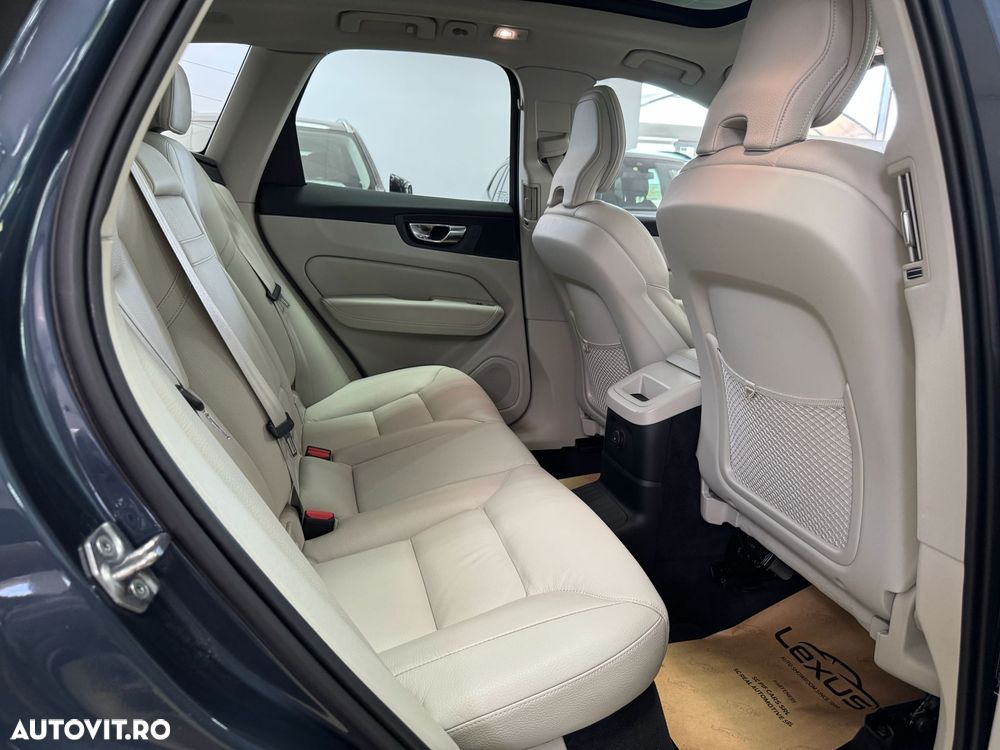 Volvo XC 60 T6 AWD Recharge Geartronic Inscription - 22