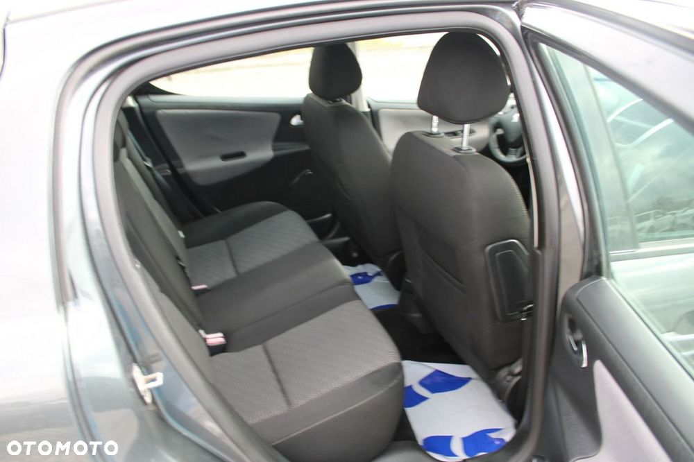 Peugeot 207 - 16