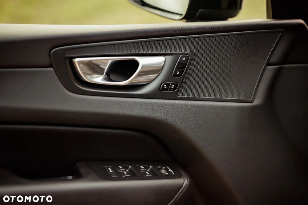 Volvo XC 60 B5 B AWD Plus Dark - 26