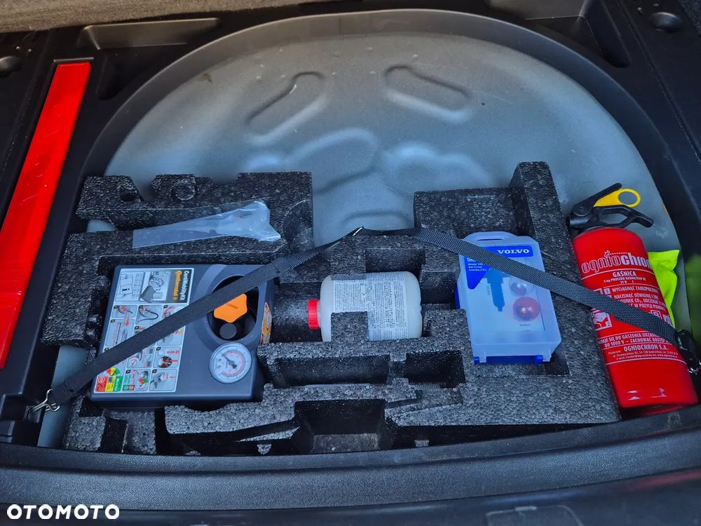 Volvo V40 D2 R Design - 22