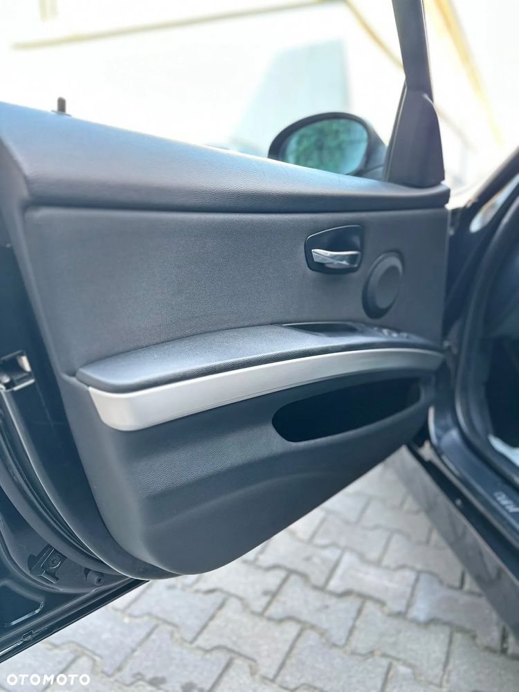 BMW Seria 3 320i - 28