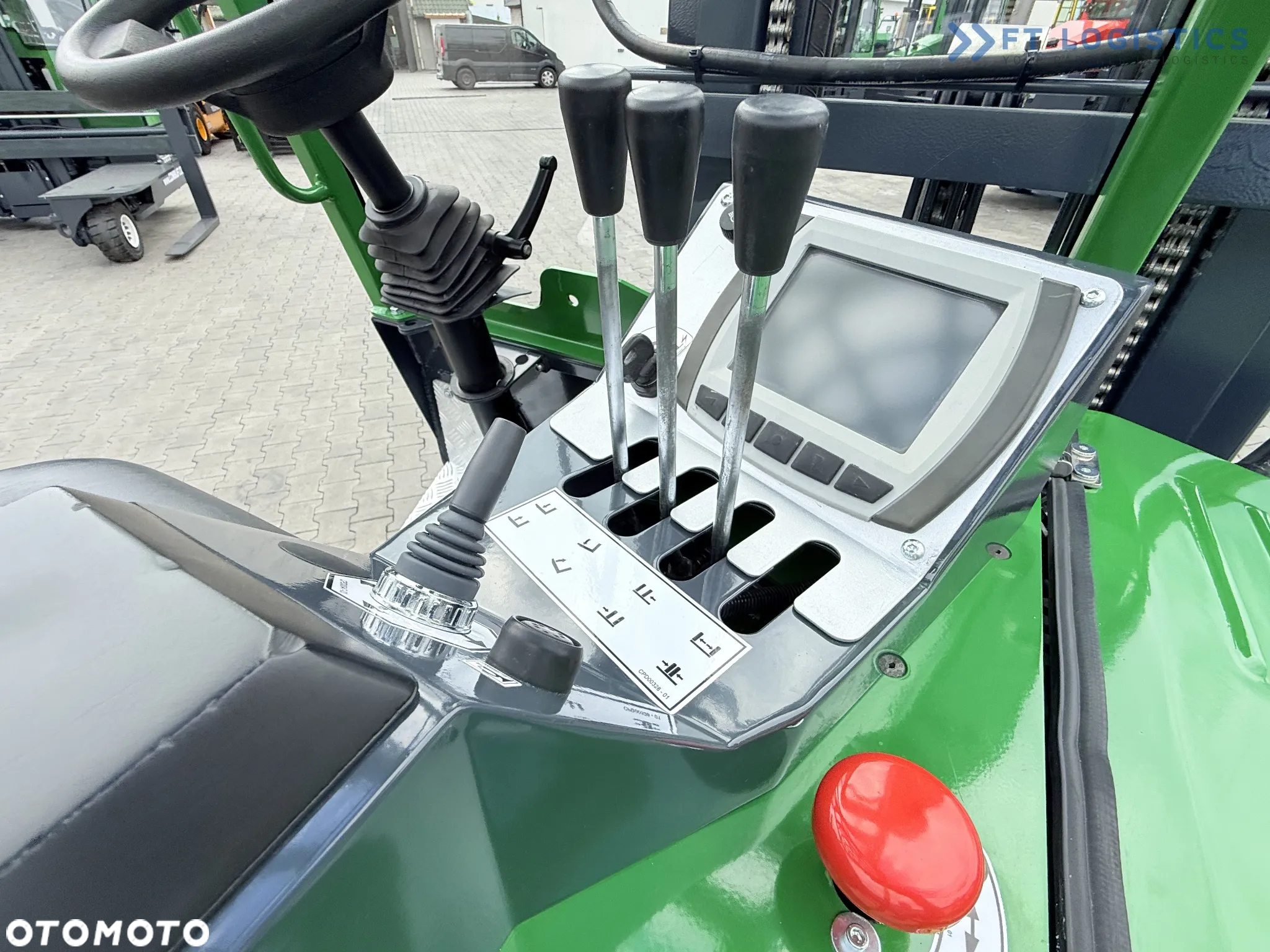 Combilift CBE2500 / TRIPLEX / 5500MM / WOLNY SKOK / NAPĘD ELEKTRYCZNY / JEDYNIE 2300MTH / POZYCJONER / PRZESUW BOCZNY / NOWE OPONY / JAK NOWY / Szeroka oferta wózków czterokierunkowych i bocznych, dopasowanych do różnorodnych potrzeb i zastosowań. - 20